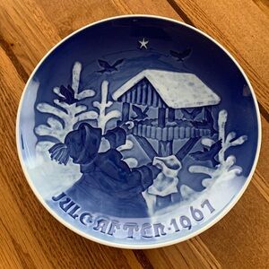 Bing & Grondahl B&G Fuglenes Jul Christmas Plate 1967 Copenhagen Feed the Birds